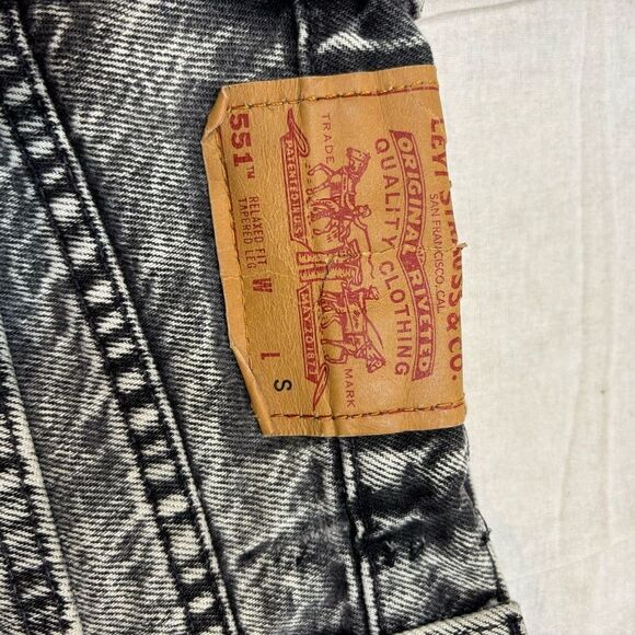 Ladies Vintage (1994) Levi’s 551 Black Wash Cut Off Distressed Short Size 12 - Picture 11 of 12